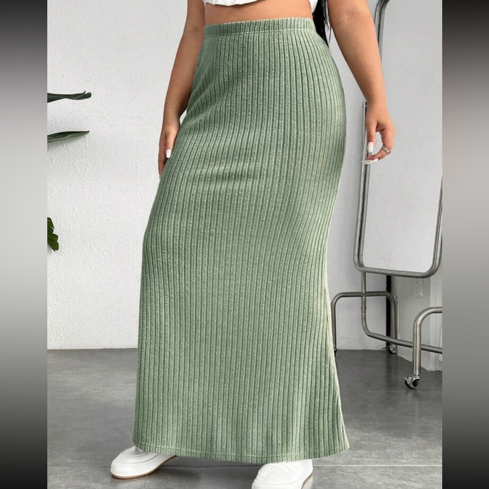 High Waist Solid Skirt โค๏ธ - Picture 4 of 5